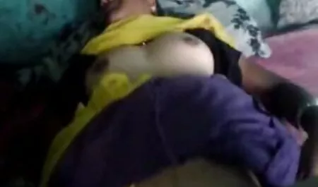 Vollbusige rothaarige erotische filme mit reifen frauen masturbierende Muschi