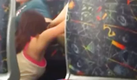 Busty Hottie macht HOT sex mit reifer Lapdance Show