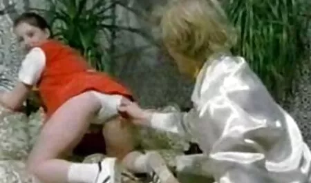 Blond ältere pornofilme gibt schönen Handjob