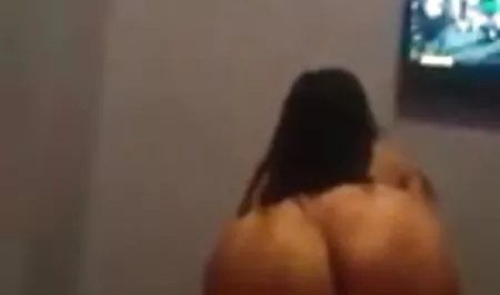 Lara reife geile frauen gratis Brookes zieht sich aus und masturbiert