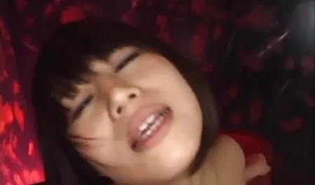 Das Mädchen gibt Blowjob, reife hausfrauen gratis Gesichtsbehandlung