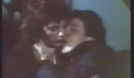 Asian reife mature porn schmeckt einen schwarzen Schwanz im Badezimmer