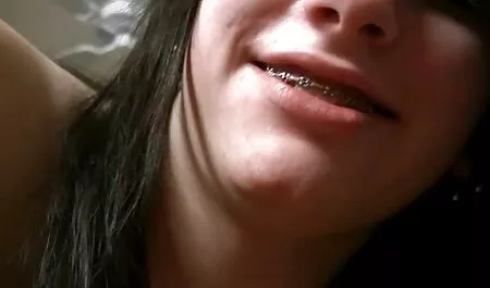 Sexy Brünette reitet Spielzeug vor der pornofilme reife damen Kamera